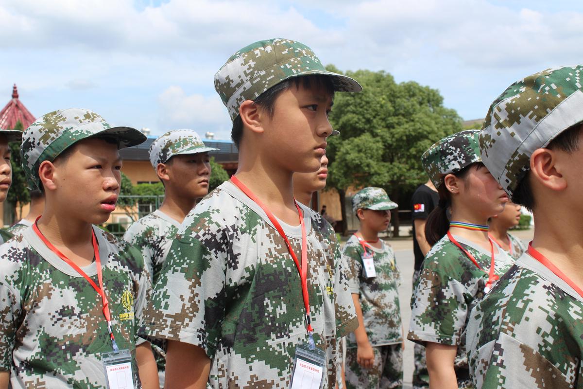 湖南军事夏令营主要能培养同学们的生活自理能力