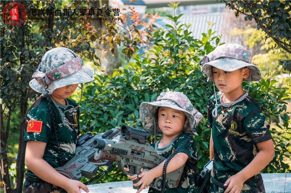 岳阳军事夏令营提升中小学生综合素质能力