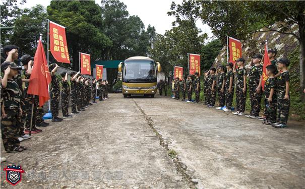 夏令营开营迎接新营员.jpg