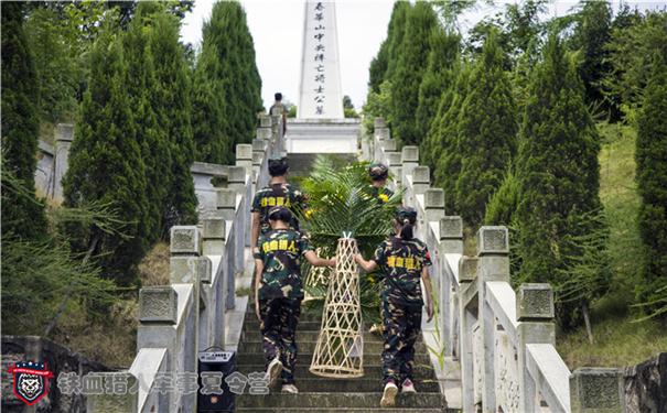 夏令营红色文化课春华山祭奠烈士公墓.jpg